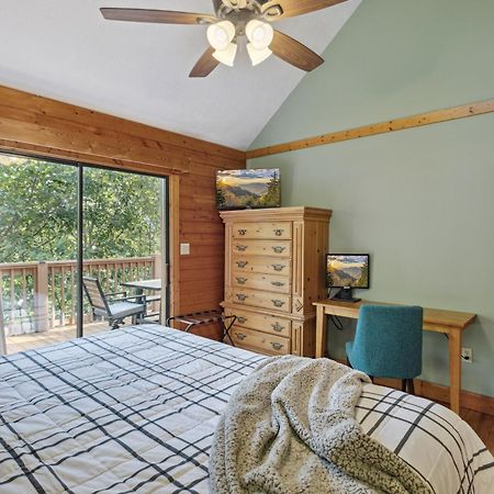 1 Min To The Parkway Spacious Cabin W 3 Suites And Extra Bedroom! Pigeon Forge Extérieur photo
