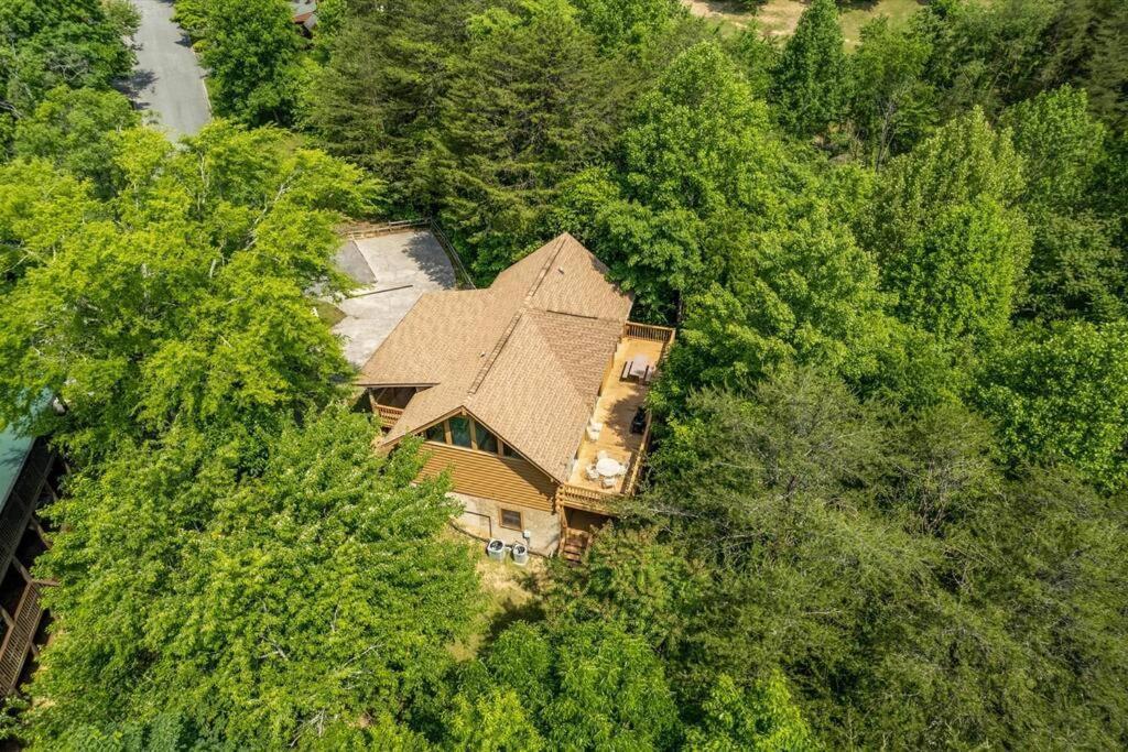 1 Min To The Parkway Spacious Cabin W 3 Suites And Extra Bedroom! Pigeon Forge Extérieur photo
