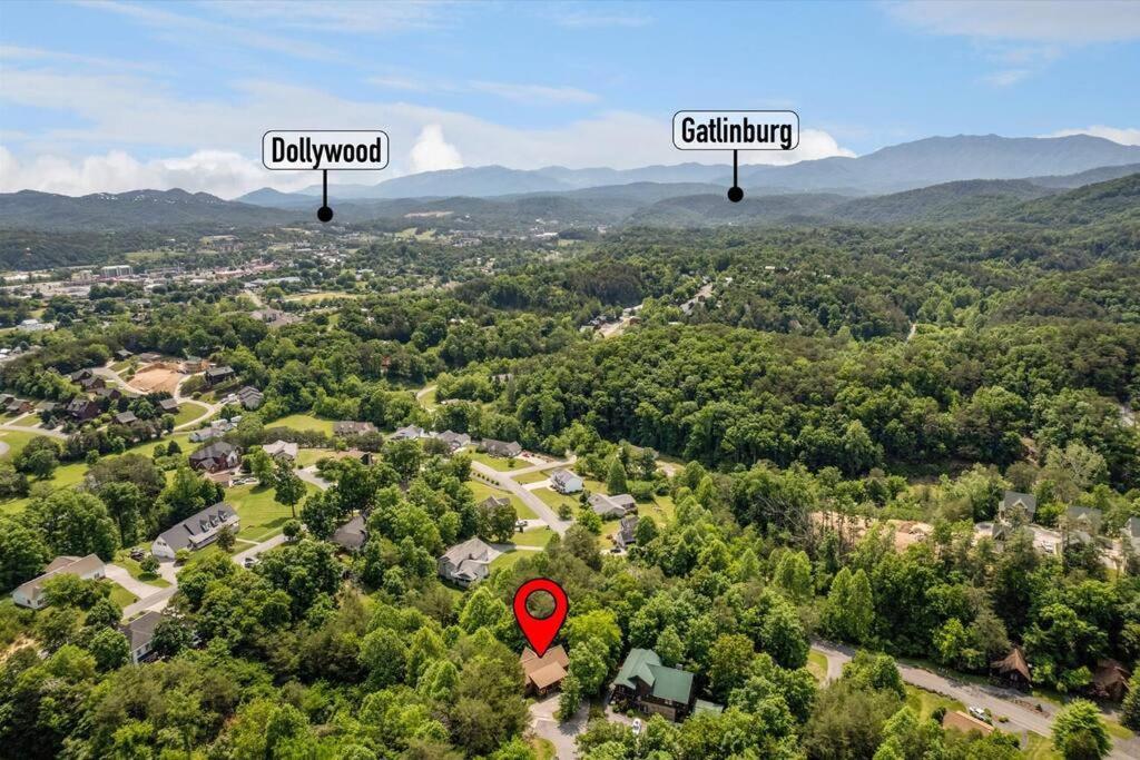 1 Min To The Parkway Spacious Cabin W 3 Suites And Extra Bedroom! Pigeon Forge Extérieur photo