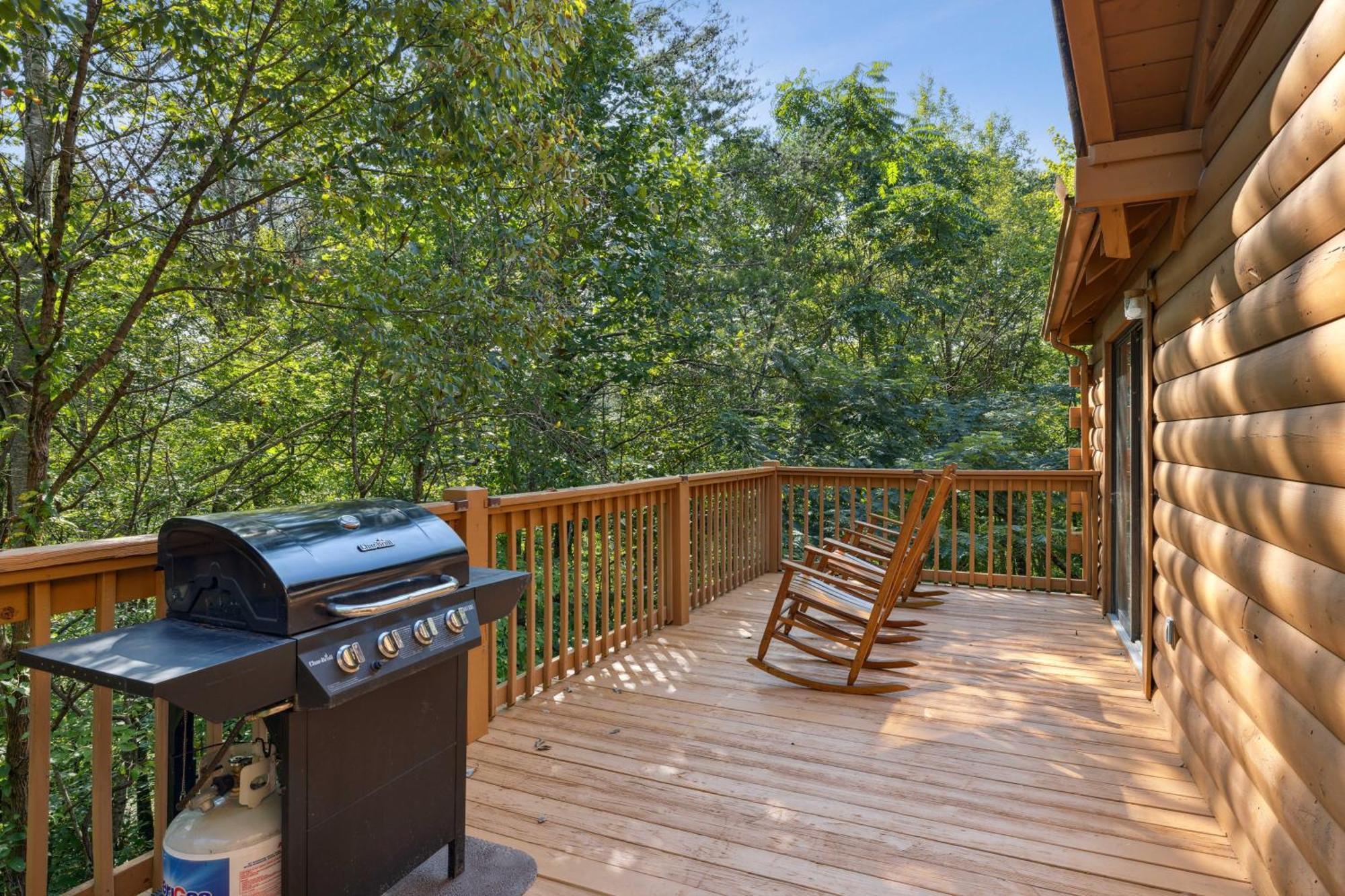 1 Min To The Parkway Spacious Cabin W 3 Suites And Extra Bedroom! Pigeon Forge Extérieur photo