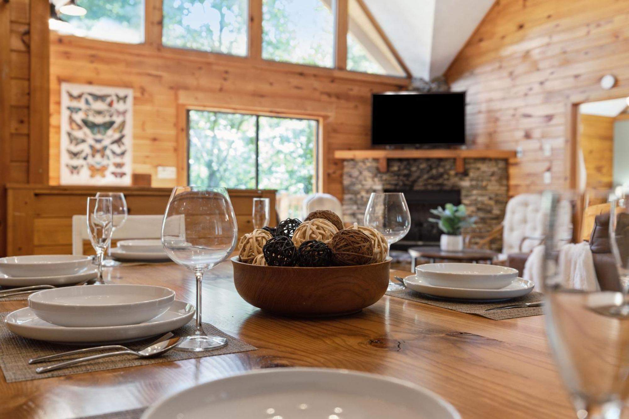 1 Min To The Parkway Spacious Cabin W 3 Suites And Extra Bedroom! Pigeon Forge Extérieur photo
