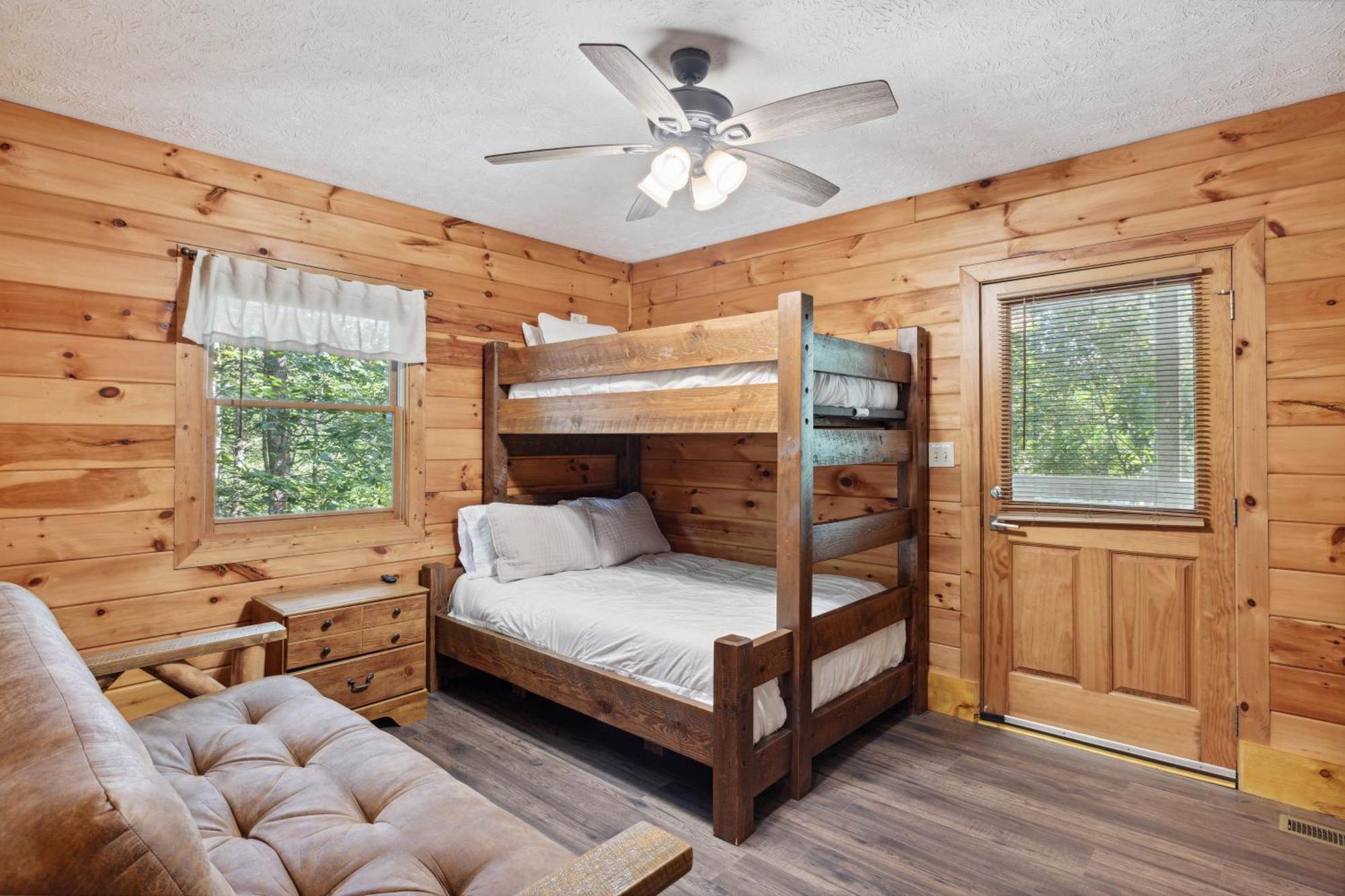 1 Min To The Parkway Spacious Cabin W 3 Suites And Extra Bedroom! Pigeon Forge Extérieur photo